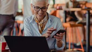 senior 3 • Arbeit Zuhause